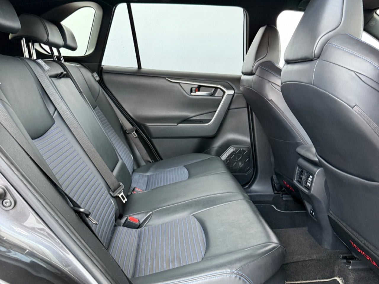 TOYOTA Rav4 2.5l 220H Style