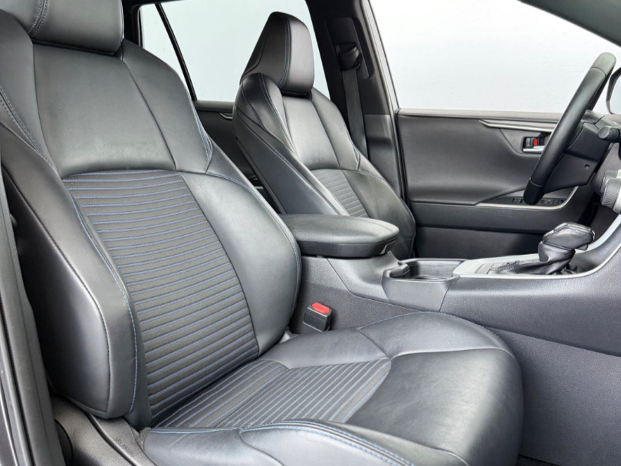 TOYOTA Rav4 2.5l 220H Style