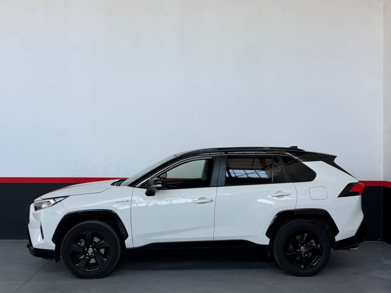 TOYOTA Rav4 2.5l 220H Black Edition