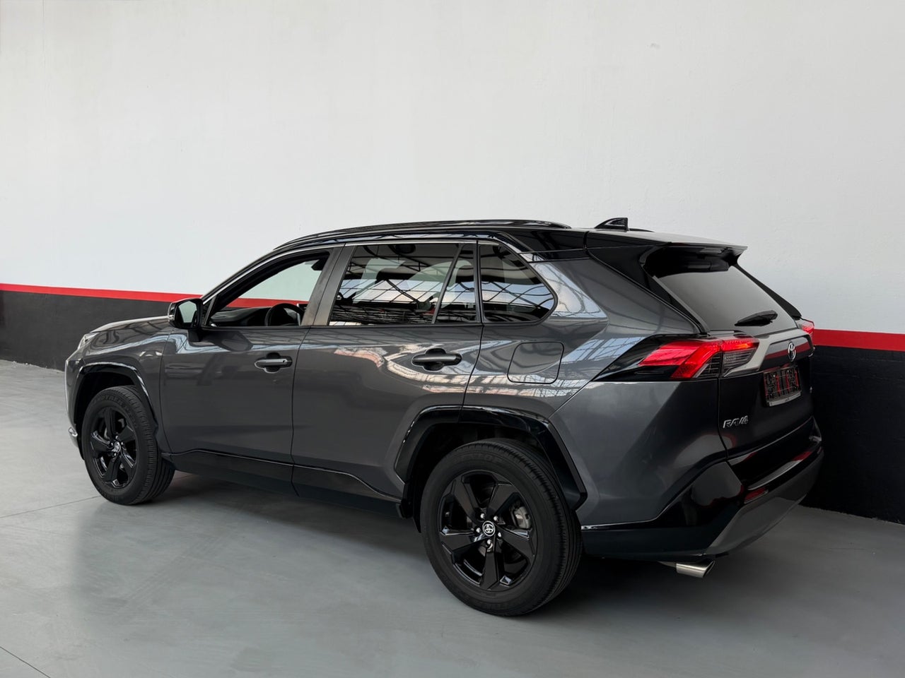 TOYOTA Rav4 2.5l 220H Style