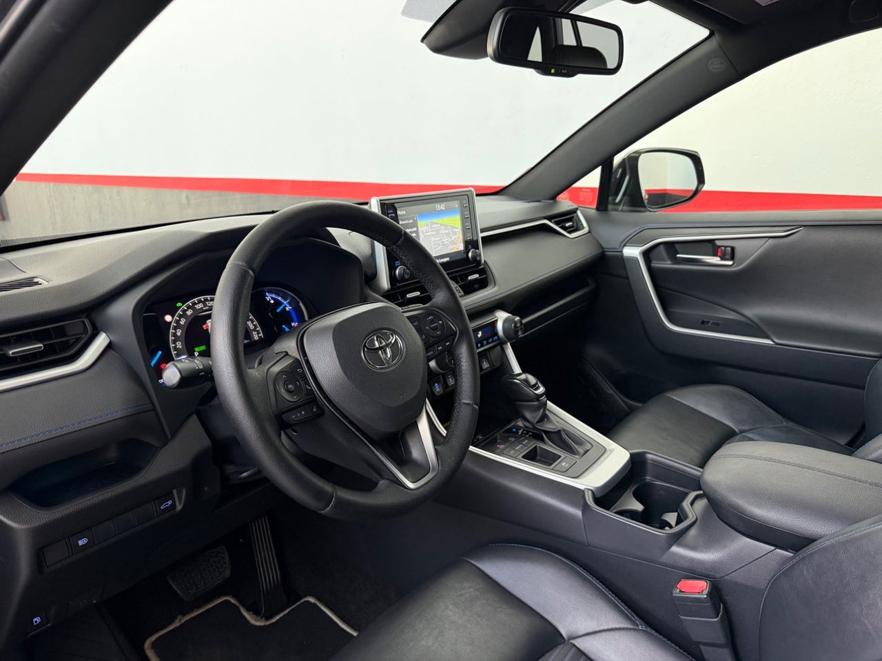 TOYOTA Rav4 2.5l 220H Style