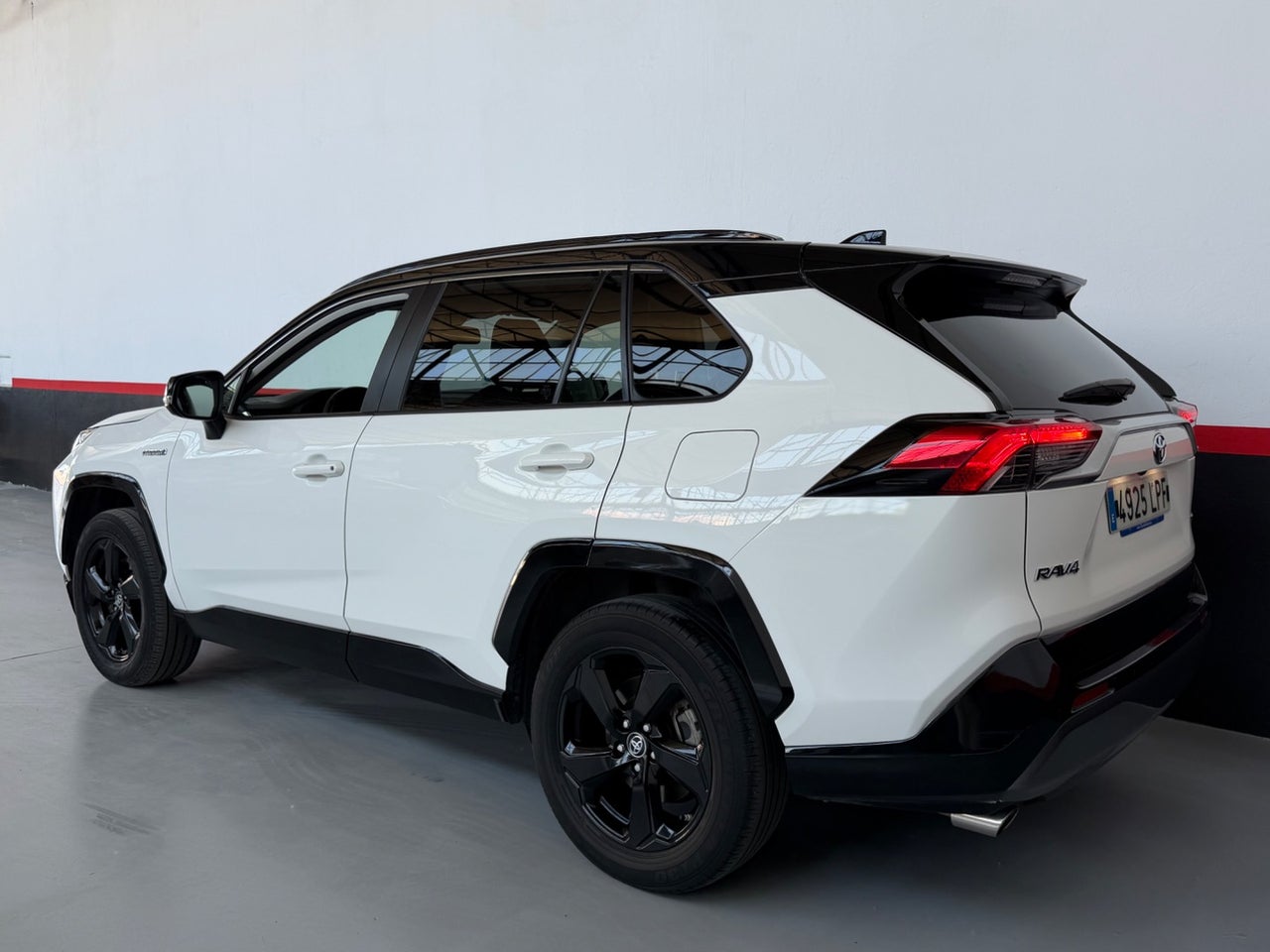 TOYOTA Rav4 2.5l 220H Black Edition