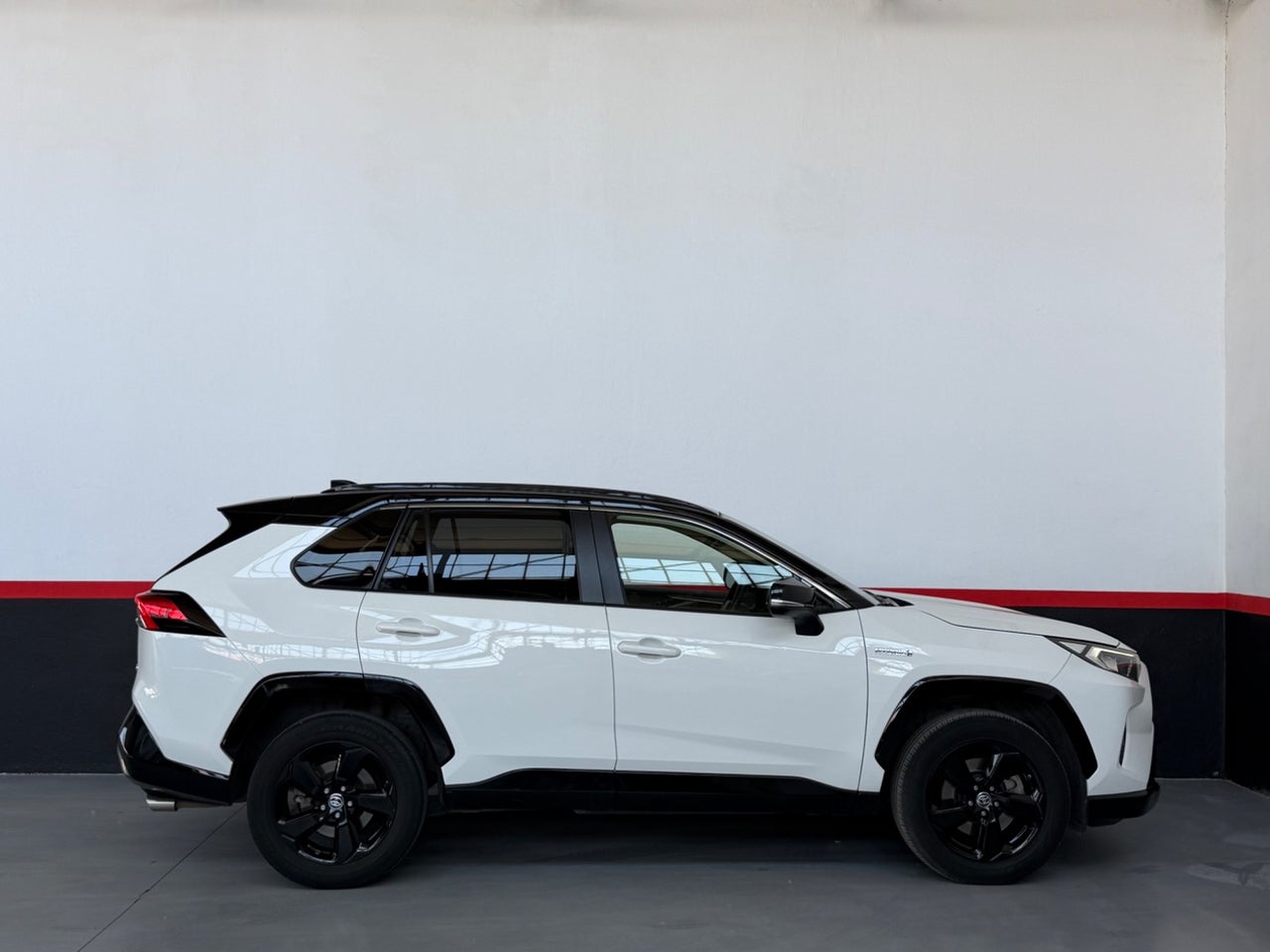 TOYOTA Rav4 2.5l 220H Black Edition
