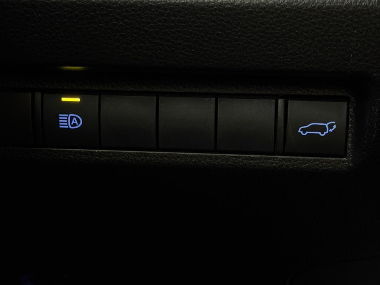 TOYOTA Rav4 2.5l 220H Style
