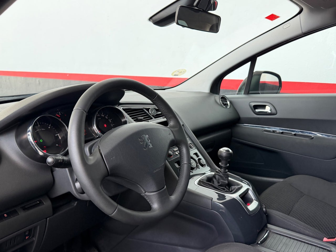 PEUGEOT 5008 Active 1.6 HDI 115 FAP