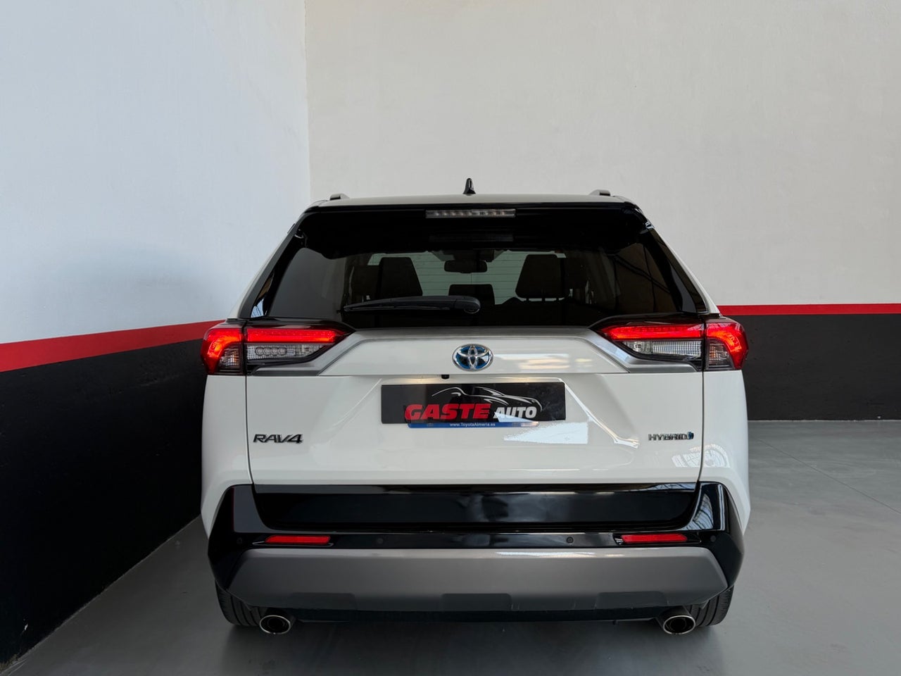 TOYOTA Rav4 2.5l 220H Black Edition